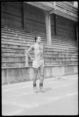 Fotografia "Futebol - R.J. (Equipe do Fluminense, 1952), Seção: Esportes" ([Local n/d] , 1952) [negativo]. / Fotógrafo(a): Equipe.  -- ITEM-0036.