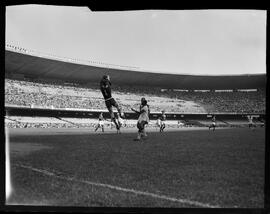 Fotografia "Futebol - equipe e jogo: Fluminense x Bangú" ([Local n/d] , [Data n/d]) [negativo]. / Fotógrafo(a): Equipe.  -- ITEM-0015.