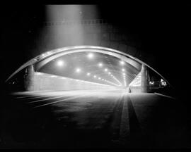 Fotografia "Vistas da Cidade - casas - logradouros - mostrando fachadas iluminadas em contradição com o propalado racionamento. Enquanto isso, centenas de pessoas ficam prejudicadas, sem elevador e luz e etc" ([Local n/d] , [Data n/d]) [negativo]. / Fotógrafo(a): Domício.  -- ITEM-0002.