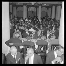 Fotografia "Banquete' oferecido por 'UH' ao Sr. Lúcio Meira, Almirante que foi escolhido o 'Homem do Ano'" ([Local n/d] , [Data n/d]) [negativo]. / Fotógrafo(a): Equipe.  -- ITEM-0034.