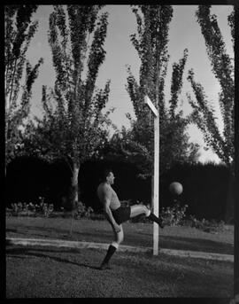 Fotografia "Futebol - Chile" ([Local n/d] , [Data n/d]) [negativo]. / Fotógrafo(a): [Autoria n/d].  -- ITEM-0006.