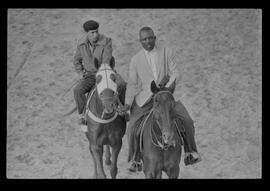 Fotografia "SWEEPSTAKE' Reportagem no Hip. Gávea, Grande Prêmio Brasil (Aprontos dos cavalos, 'Sing-Sing', 'Atramo', 'Cencerro' e 'Semillon' com vistas ao G.P. Brasil de 1963', Reportagem de Wilson Nascimento" ([Local n/d] , 1963) [negativo]. / Fotógrafo(a): Rodolpho.  -- ITEM-0021.