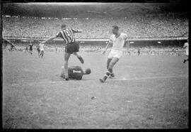 Fotografia "Futebol - R.J. (Campeonato Carioca - Jogo Botafogo x Fluminense), Seção: Esportes" ([Local n/d] , [Data n/d]) [negativo]. / Fotógrafo(a): Equipe.  -- ITEM-0076.