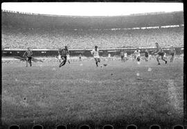 Fotografia "Futebol - R.J. (Campeonato Carioca - Jogo Botafogo x Fluminense), Seção: Esportes" ([Local n/d] , [Data n/d]) [negativo]. / Fotógrafo(a): Equipe.  -- ITEM-0113.