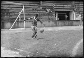 Fotografia "Futebol - R.J. (Equipe do Fluminense, 1952), Seção: Esportes" ([Local n/d] , 1952) [negativo]. / Fotógrafo(a): Equipe.  -- ITEM-0005.