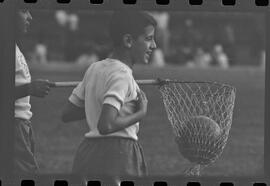 Fotografia "Jogos Campeonato Carioca; 'CAMPEONATO CARIOCA DE 1963' de PROFISSIONAIS (1º Turno) Jogos Vasco x Fluminense (3 x 1) Botafogo x Canto do Rio (3 x 0) America x Madureira (5 x 2) e Olaria x Portuguesa, Reportagem de Esporte" ([Local n/d] , 1963) [negativo]. / Fotógrafo(a): Equipe.  -- ITEM-0119.