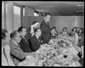Fotografia "Banquete em 'Última Hora'" ([Local n/d] , [Data n/d]) [negativo]. / Fotógrafo(a): Equipe.  -- ITEM-0012.