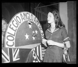 Fotografia "Renata Baumgartner, candidata ao concurso ('Rainha do Verão' 1952), Reportagem Geral" ([Local n/d] , 1952) [negativo]. / Fotógrafo(a): Equipe.  -- ITEM-0001.