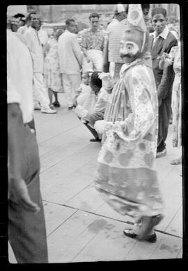 Fotografia "Carnaval - R.J. (aspectos gerais) 1952" ([Local n/d] , 1952) [negativo]. / Fotógrafo(a): Equipe.  -- ITEM-0016.
