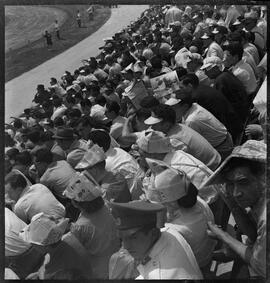 Fotografia "Futebol - Chile (diversos jogos no Brasil), Esportes" ([Local n/d] , [Data n/d]) [negativo]. / Fotógrafo(a): Manzon.  -- ITEM-0019.