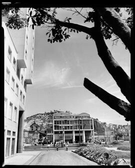 Fotografia "Última Hora (Edifício da Avenida Presidente Vargas) (Fachada e interior), Reportagem Geral" ([Local n/d] , [Data n/d]) [negativo]. / Fotógrafo(a): Equipe.  -- ITEM-0010.