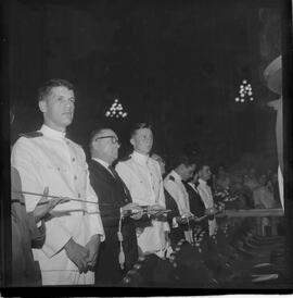 Fotografia "Benção de espadins na Candelária; 'ESCOLA NAVAL' 'CADETES' Benção de Espadins na Igreja da Candelária, entrega de espadim aos novos oficiais da Marinha, servindo de paraninfo do cadete, Mario Ubirajara Hoeke, o Sr. João Etcheverry)" ([Local n/d] , 1963) [negativo]. / Fotógrafo(a): Ferreira.  -- ITEM-0010.