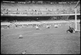 Fotografia "Futebol - Jogo - Botafogo x América" ([Local n/d] , [Data n/d]) [negativo]. / Fotógrafo(a): José Casal.  -- ITEM-0023.