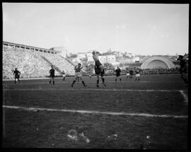 Fotografia "Esporte em São Paulo" ([Local n/d] , 1951) [negativo]. / Fotógrafo(a): Contursi.  -- ITEM-0004.