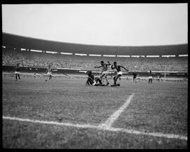 Fotografia "Esporte - Futebol América x Botafogo" ([Local n/d] , [Data n/d]) [negativo]. / Fotógrafo(a): Domingos.  -- ITEM-0007.