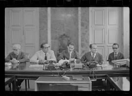 Fotografia "Governadores do Pará e Guanabara Lacerda x Aurelio do Carmo; Governadores do Pará x Guanabara Dr. Aurelio do Carmo x C. Lacerda" ([Local n/d] , 1963) [negativo]. / Fotógrafo(a): Luiz Pinto.  -- ITEM-0009.