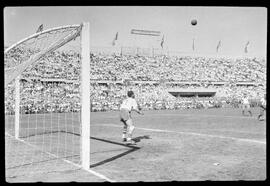 Fotografia "Futebol - Chile (Campeonato Mundial 1952) Brasil x Panamá, Repórter: Equipe, Esportes" ([Local n/d] , 1952) [negativo]. / Fotógrafo(a): José Casal.  -- ITEM-0008.