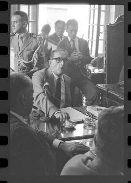 Fotografia "CPI [QUE] INVESTIGA ORGANISMO DE PRESSÃO AO CONGRESSO' C.P.I. Depoimento de Carlos Lacerda, Reportagem de Nelson Silva" ([Local n/d] , 1963) [negativo]. / Fotógrafo(a): Paulo Reis.  -- ITEM-0013.