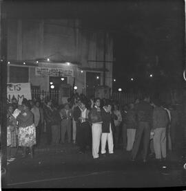 Fotografia "Sindicado dos Têxteis' Passeata do protesto - do Sindicato dos Têxteis, Reportagem de Oscar" ([Local n/d] , 1963) [negativo]. / Fotógrafo(a): Paulo André.  -- ITEM-0004.