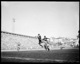 Fotografia "Esporte em São Paulo" ([Local n/d] , 1951) [negativo]. / Fotógrafo(a): Contursi.  -- ITEM-0013.