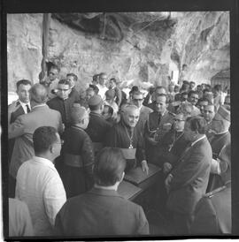 Fotografia "Usina Hidrelétrica Presidente João Goulart' Jango em Bom Jesus da Lapa (baía) por ocasião da inauguração da Uzina [Usina] Hidrelétrica 'Presid. Jango'" ([Local n/d] , 1963) [negativo]. / Fotógrafo(a): Neville.  -- ITEM-0009.