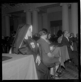 Fotografia "Reunião internacional da Família encerramento; 'CONFERÊNCIA INTERNACIONAL DE FAMÍLIAS' Encerramento da Reunião da Família internacional que contou com a palavra do secretário do Congresso ao Dep. Gama Lima" ([Local n/d] , 1963) [negativo]. / Fotógrafo(a): Alvaro.  -- ITEM-0004.