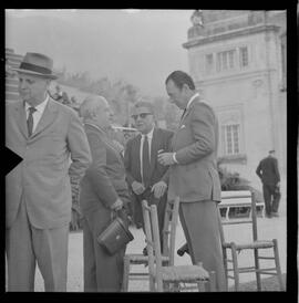 Fotografia "TURFE' TURFE HIPÓDRIMO DA GÁVEA (Carreiras), Reportagem de Senatore; Fontoura" ([Local n/d] , 1963) [negativo]. / Fotógrafo(a): Diniz Rodrigues.  -- ITEM-0009.