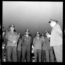 Fotografia "Visita do Ministro da Guerra ao Monumento dos Pracinhas" ([Local n/d] , [Data n/d]) [negativo]. / Fotógrafo(a): Ferreira.  -- ITEM-0005.