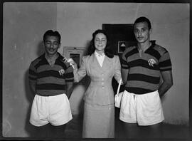 Fotografia "Futebol - Jogos diversos de domingo dia 30/12/1951" ([Local n/d] , 1951) [negativo]. / Fotógrafo(a): [Autoria n/d].  -- ITEM-0043.