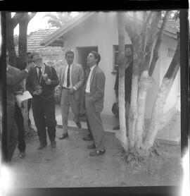 Fotografia "Ronda das Boites' 'Boite' Au Bon Gourmet' Ronda das Buates, Reportagem de Eli" ([Local n/d] , 1963) [negativo]. / Fotógrafo(a): Roberto.  -- ITEM-0007.