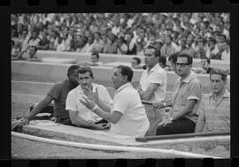 Fotografia "FUTEBOL = 'CAMPEONATO CARIOCA DE PROFISSIONAIS' Jogo Flamengo x Botafogo (3 x 1), America x Portuguesa (2 x 1), Madureira x Bangu (1 x 2), C. Grande x S. Cristovão (1 x 0) e C. Rio x Olaria (1 x 7), Reportagem de Esporte" ([Local n/d] , 1963) [negativo]. / Fotógrafo(a): Equipe.  -- ITEM-0066.