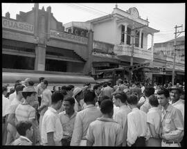 Fotografia "Desastre de trem em Nova Itaguassú (reconstituição)" ([Local n/d] , [Data n/d]) [negativo]. / Fotógrafo(a): Vieira Junior.  -- ITEM-0011.