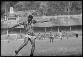 Fotografia "Futebol - R.J. (Equipe do Fluminense, 1952), Seção: Esportes" ([Local n/d] , 1952) [negativo]. / Fotógrafo(a): Equipe.  -- ITEM-0028.