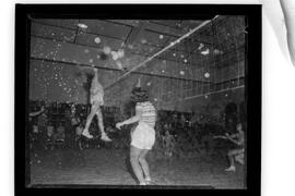 Fotografia "Voleibol - Selecionados brasileiros de voleibol = masculino e feminino" ([Local n/d] , [Data n/d]) [negativo]. / Fotógrafo(a): [Autoria n/d].  -- ITEM-0009.