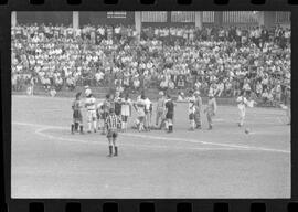 Fotografia "Campeonato Carioca de Profissionais de 63 (1° Turno) Esporte - jogo Fluminense (1 x 0) Bonsucesso" ([Local n/d] , 1963) [negativo]. / Fotógrafo(a): Democrito.  -- ITEM-0070.