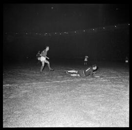 Fotografia "Futebol - São Paulo. Jogo São Paulo x Palmeiras, Esportes" ([Local n/d] , [Data n/d]) [negativo]. / Fotógrafo(a): Equipe.  -- ITEM-0015.