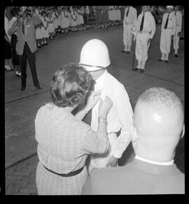 Fotografia "1- Páscoa dos surdos-mudos; 2- Reunião das Instituições de Previdência; 3- Condecoração de patrulheiros-mirins, [Reportagem?] com Celso Figueiredo" ([Local n/d] , [Data n/d]) [negativo]. / Fotógrafo(a): Orlando.  -- ITEM-0002.