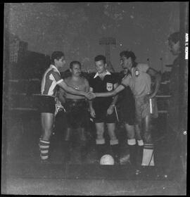 Fotografia "Futebol - Brasil x Paraguai" ([Local n/d] , [Data n/d]) [negativo]. / Fotógrafo(a): Equipe.  -- ITEM-0033.