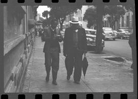 Fotografia "Advogados seviciado pela polícia; 'ARBITRARIEDADE POLICIAL AO JORNALISTA E ADVOGADO' Jornalista seviciado pela Polícia (Suite com a liberdade do jornalista e advogado, Joel Beltrão dos Santos Dias), Reportagem de Zé Carlos" ([Local n/d] , 1963) [negativo]. / Fotógrafo(a): Pedro.  -- ITEM-0006.