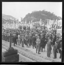 Fotografia "Enterro Paulo Bitencourt" ([Local n/d] , 1963) [negativo]. / Fotógrafo(a): Pinto.  -- ITEM-0005.