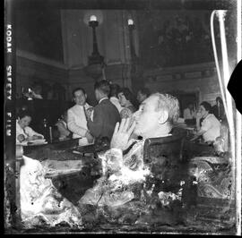Fotografia "Rep. na Câmara Municipal - Vereadores, [Reportagem?] com J.B. Teixeira" ([Local n/d] , [Data n/d]) [negativo]. / Fotógrafo(a): Odyr.  -- ITEM-0011.
