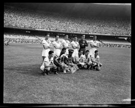 Fotografia "Futebol - Flamengo x Fluminense" ([Local n/d] , [Data n/d]) [negativo]. / Fotógrafo(a): Ângelo e Adir.  -- ITEM-0015.