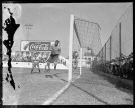 Fotografia "Esporte - Futebol Olaria x Vasco" ([Local n/d] , [Data n/d]) [negativo]. / Fotógrafo(a): Domingos.  -- ITEM-0001.