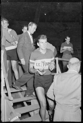 Fotografia "Futebol - R.J. (Equipe do Fluminense, 1952), Seção: Esportes" ([Local n/d] , 1952) [negativo]. / Fotógrafo(a): Equipe.  -- ITEM-0037.