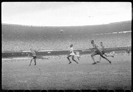 Fotografia "Futebol - R.J. (Campeonato Carioca - Jogo Botafogo x Fluminense), Seção: Esportes" ([Local n/d] , [Data n/d]) [negativo]. / Fotógrafo(a): Equipe.  -- ITEM-0107.