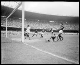 Fotografia "Flamengo x São Cristóvão" ([Local n/d] , [Data n/d]) [negativo]. / Fotógrafo(a): Ângelo.  -- ITEM-0002.