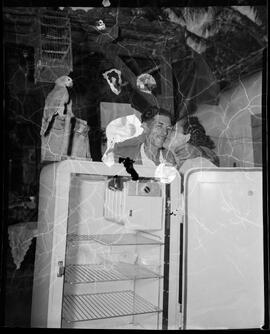 Fotografia "Concurso Rádio Clube - entrega de prêmios" ([Local n/d] , [Data n/d]) [negativo]. / Fotógrafo(a): [Autoria n/d].  -- ITEM-0003.