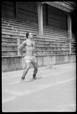 Fotografia "Futebol - R.J. (Equipe do Fluminense, 1952), Seção: Esportes" ([Local n/d] , 1952) [negativo]. / Fotógrafo(a): Equipe.  -- ITEM-0032.