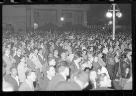 Fotografia "Conflitos' Conflitos - Passeatas - Polícia militar agride povo na Leopoldina - á favor das reformas de bases" ([Local n/d] , 1963) [negativo]. / Fotógrafo(a): Paulo; Venê; André; Alvaro; Pinto.  -- ITEM-0014.