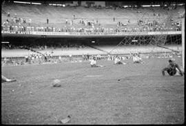 Fotografia "Futebol - Jogo - Botafogo x América" ([Local n/d] , [Data n/d]) [negativo]. / Fotógrafo(a): José Casal.  -- ITEM-0026.